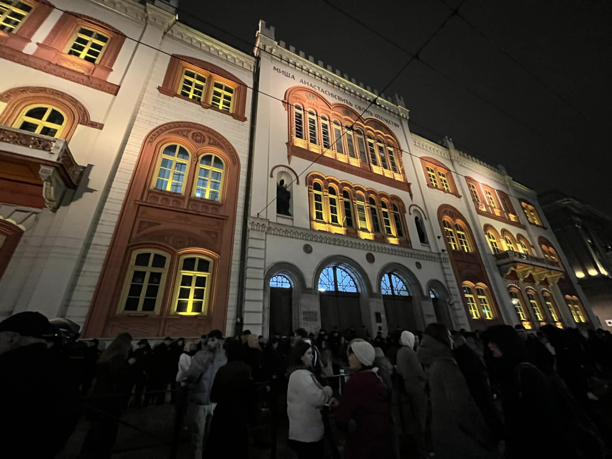 (FOTO) Citizens and students protested in front of the Rectorate: Gathering marked by incidents and rector’s address