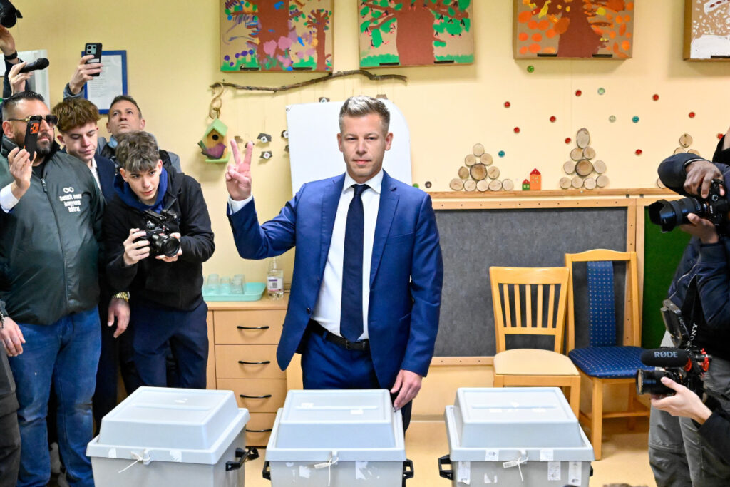 Vučić Congratulates Péter Magyar on Election Victory in Hungary