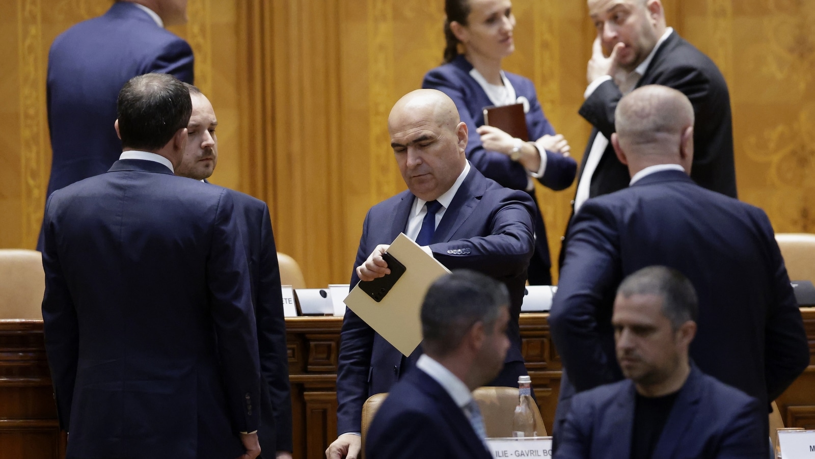 Romania’s Ruling Coalition in Turmoil as Social Democrats End Support for PM