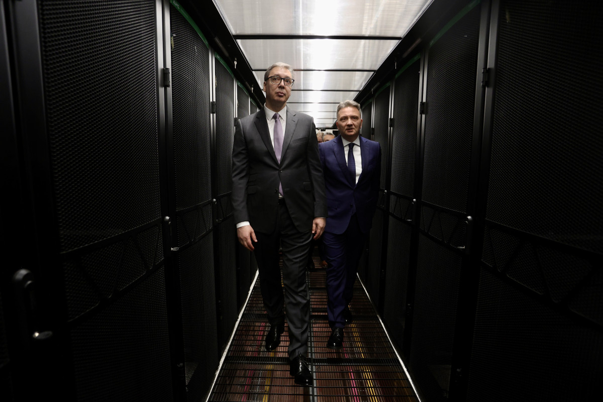 (PHOTO) Vucic in Kragujevac: Supercomputer launched, state data center receives highest-level security certification