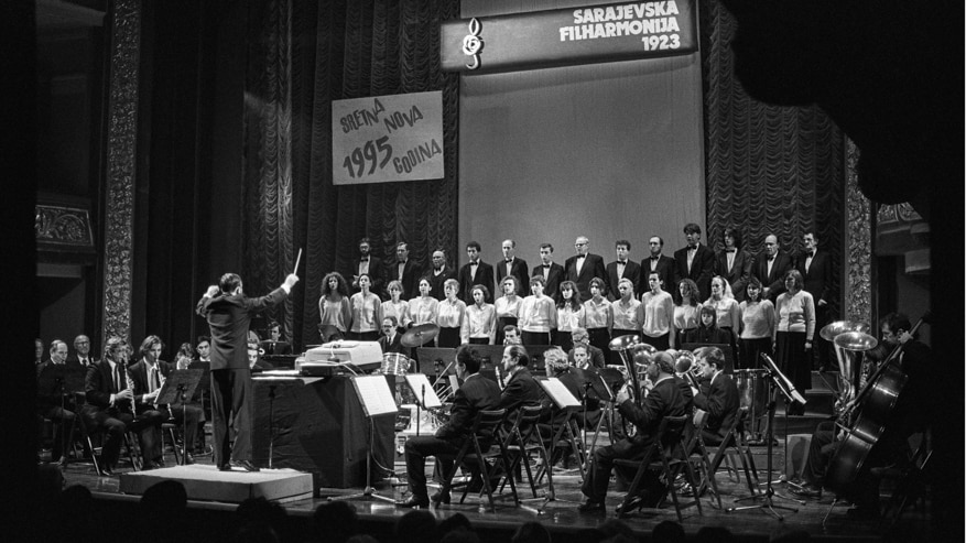 Photo Exhibition Recalls Cultural Life Under Fire in Wartime Sarajevo