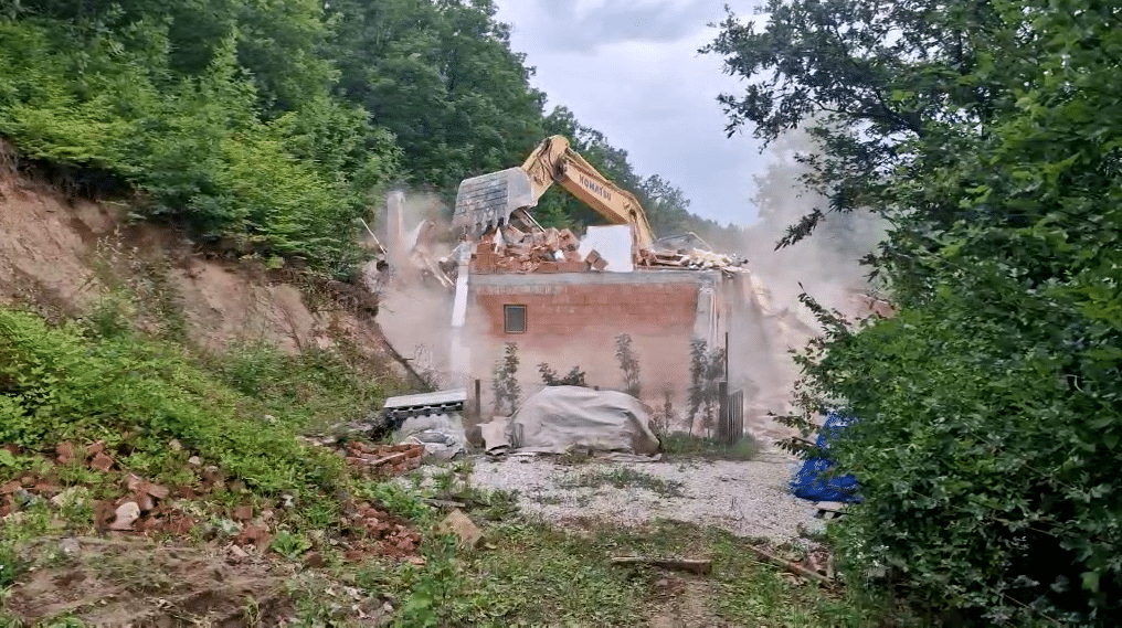 EU, OSCE Missions Criticise Kosovo’s Demolition of Serb-Owned Villas